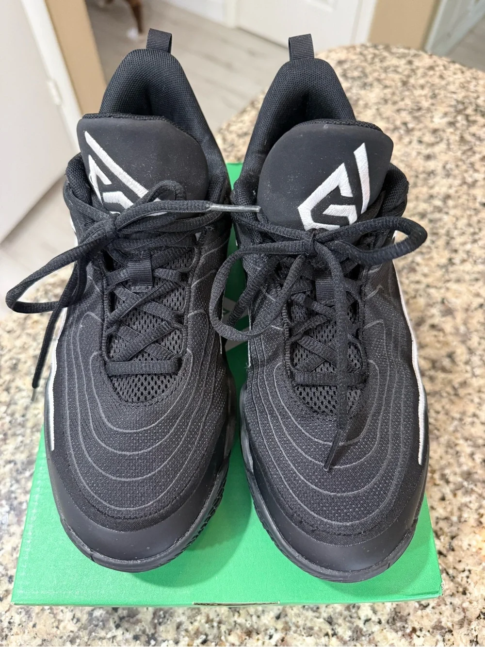 Nike Giannis Immortality 4 (GS) Size 6Y basketball shoes